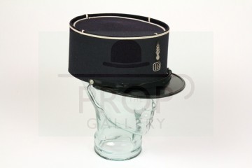 Officer Crabtree (Arthur Bostrom) kepi