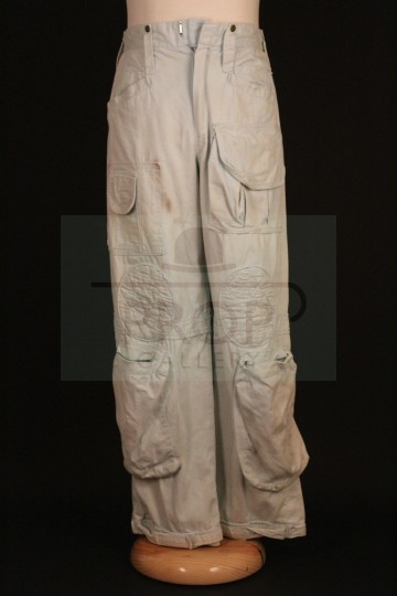 Brett (Harry Dean Stanton) cargo pants