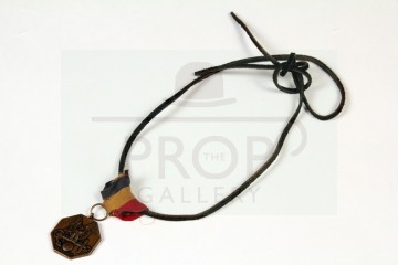 Captain Miller (Laurence Fishburne) medal necklace