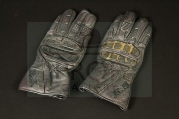 Peters (Kathleen Quinlan) spacesuit gloves