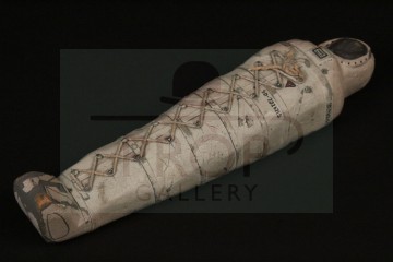 Kane (John Hurt) miniature shroud