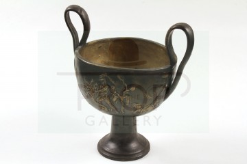 Alexander (Colin Farrell) drinking goblet