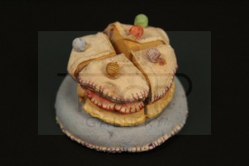 Cake & plate miniature