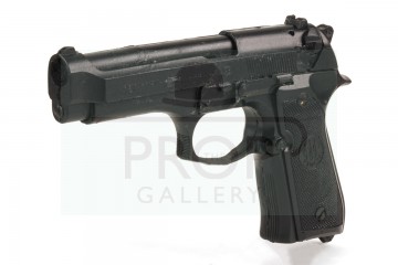 John McClane (Bruce Willis) stunt Beretta 92F