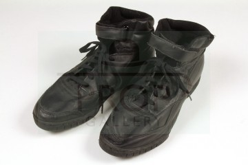 Captain Miller (Laurence Fishburne) boots