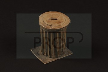 Miniature trash can