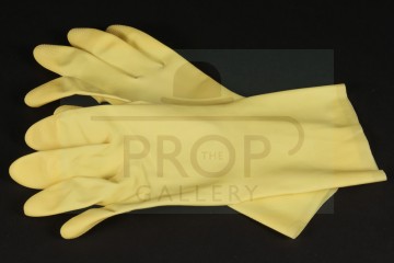 Walter White (Bryan Cranston) gloves