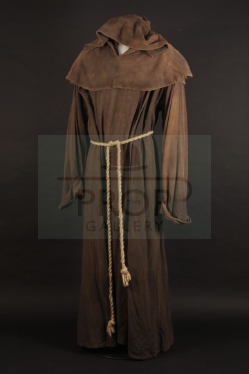 Silas (Paul Bettany) robe