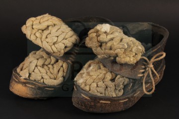 Pod Clock (Jim Broadbent) boots