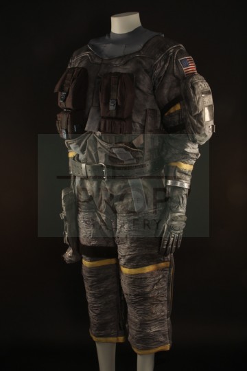 Justin (Jack Noseworthy) stunt spacesuit