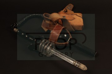 Jenna Stannis (Sally Knyvette) Liberator gun