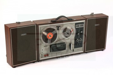Sam Tyler (John Simm) reel-to-reel tape recorder