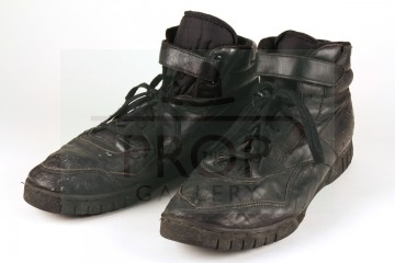 Captain Miller (Laurence Fishburne) boots