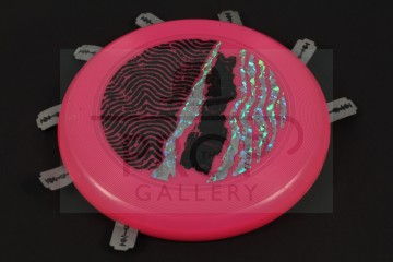 Tim (Kevin Connors) razor frisbee