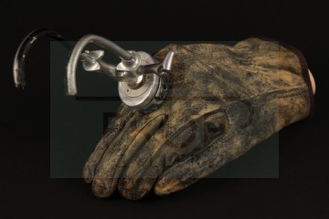 Major Charles Rane (William Devane) prosthetic hook