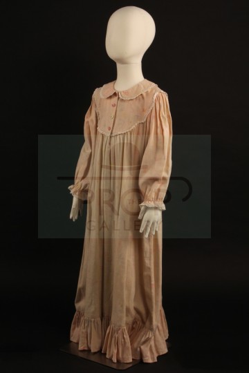 Sophie (Ruby Barnhill) nightdress