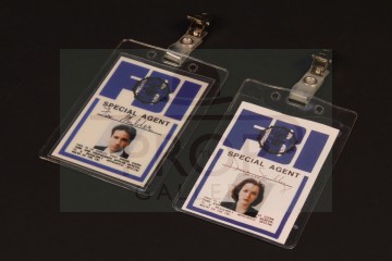 Fox Mulder (David Duchovny) & Dana Scully (Gillian Anderson) FBI badges