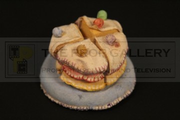 Cake & plate miniature