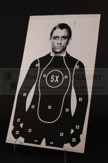 James Bond (Daniel Craig) target