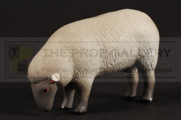 Large scale sheep miniatue