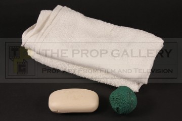 Hannibal Lecter (Anthony Hopkins) towels, soap & ball