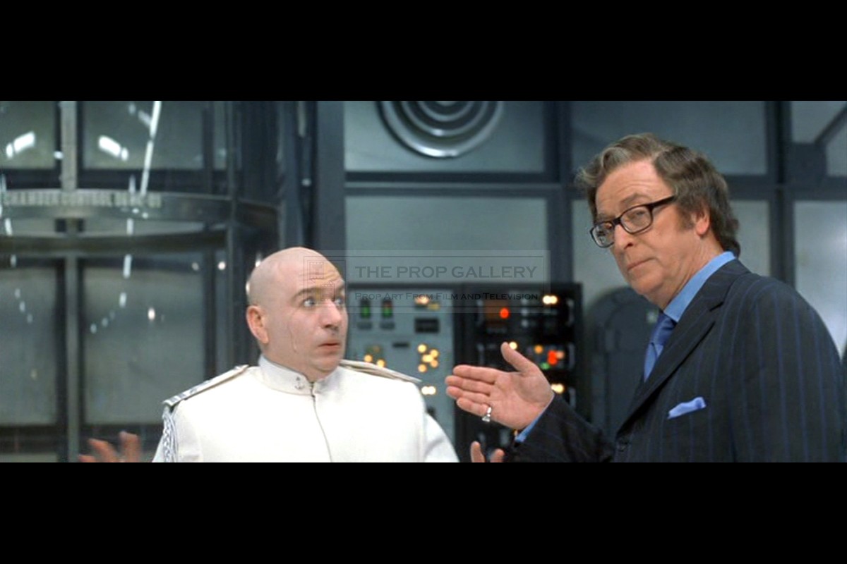 The Prop Gallery | Nigel Powers (Michael Caine) pinky ring