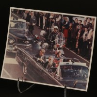 The Doctor (Christopher Eccleston) at JFK assassination photograph - Rose
