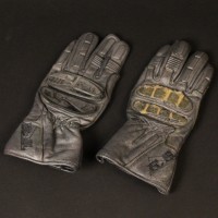 Peters (Kathleen Quinlan) spacesuit gloves