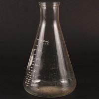 Walter White (Bryan Cranston) Erlenmeyer flask - Pilot