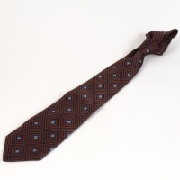 James Bond (Pierce Brosnan) tie