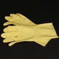 Walter White (Bryan Cranston) gloves