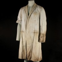 Dr. Curt Connors (Rhys Ifans) laboratory coat