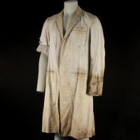 Dr. Curt Connors (Rhys Ifans) laboratory coat