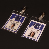 Fox Mulder (David Duchovny) & Dana Scully (Gillian Anderson) FBI badges