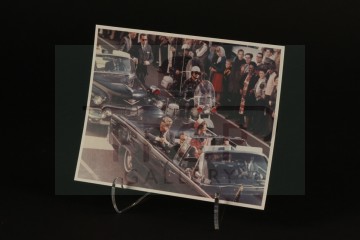 The Doctor (Christopher Eccleston) at JFK assassination photograph - Rose