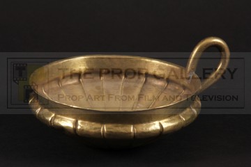 Alexander (Colin Farrell) poisoned cup